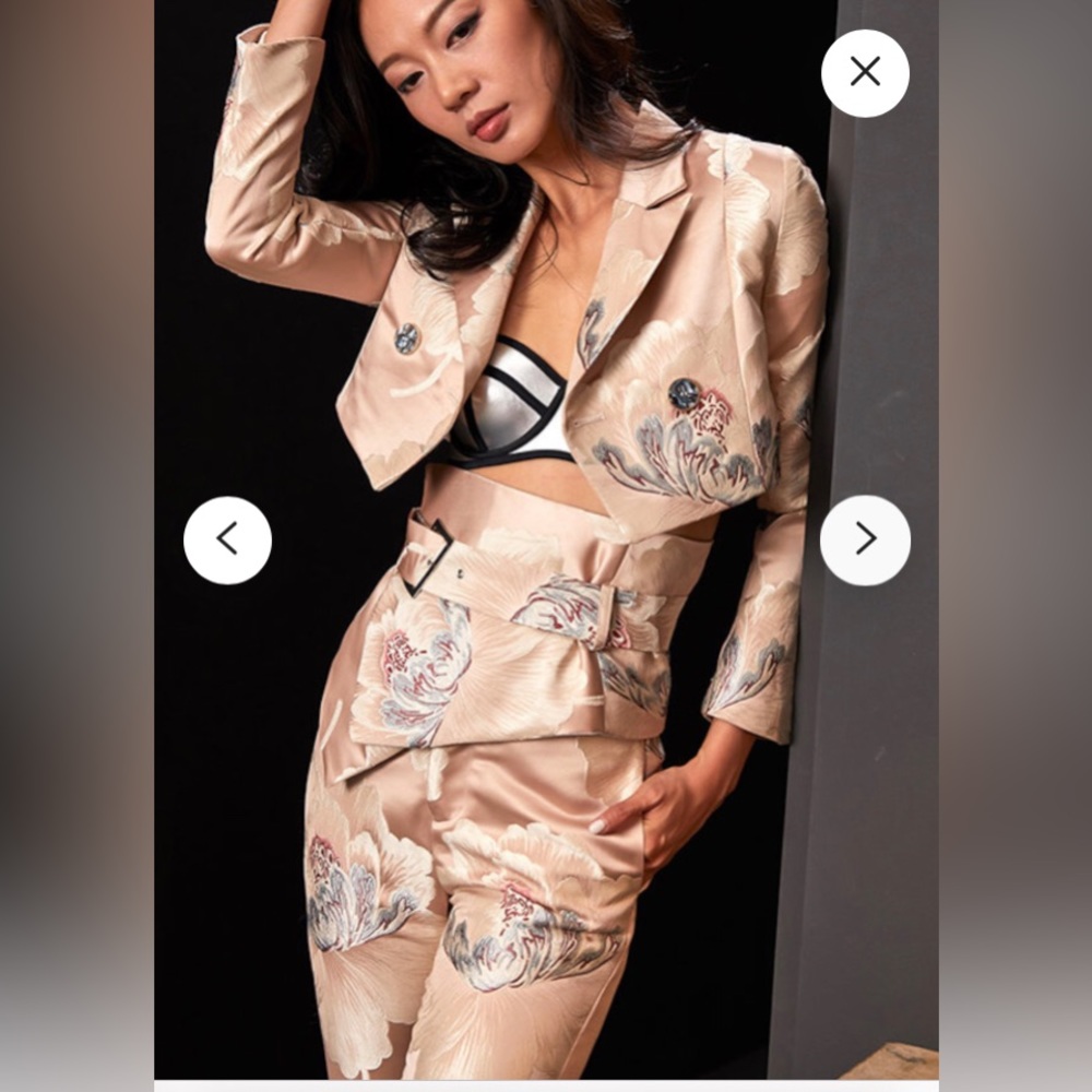 😍Gorgeous 3 piece handmade suit NWOT / jacket size Medium, pants size Small